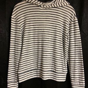 Women’s long sleeve hooded shirt